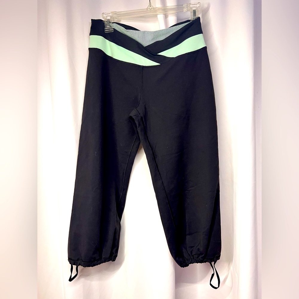 Lulu Lemon 🍋 Crop pants sz 8 Thick fabric